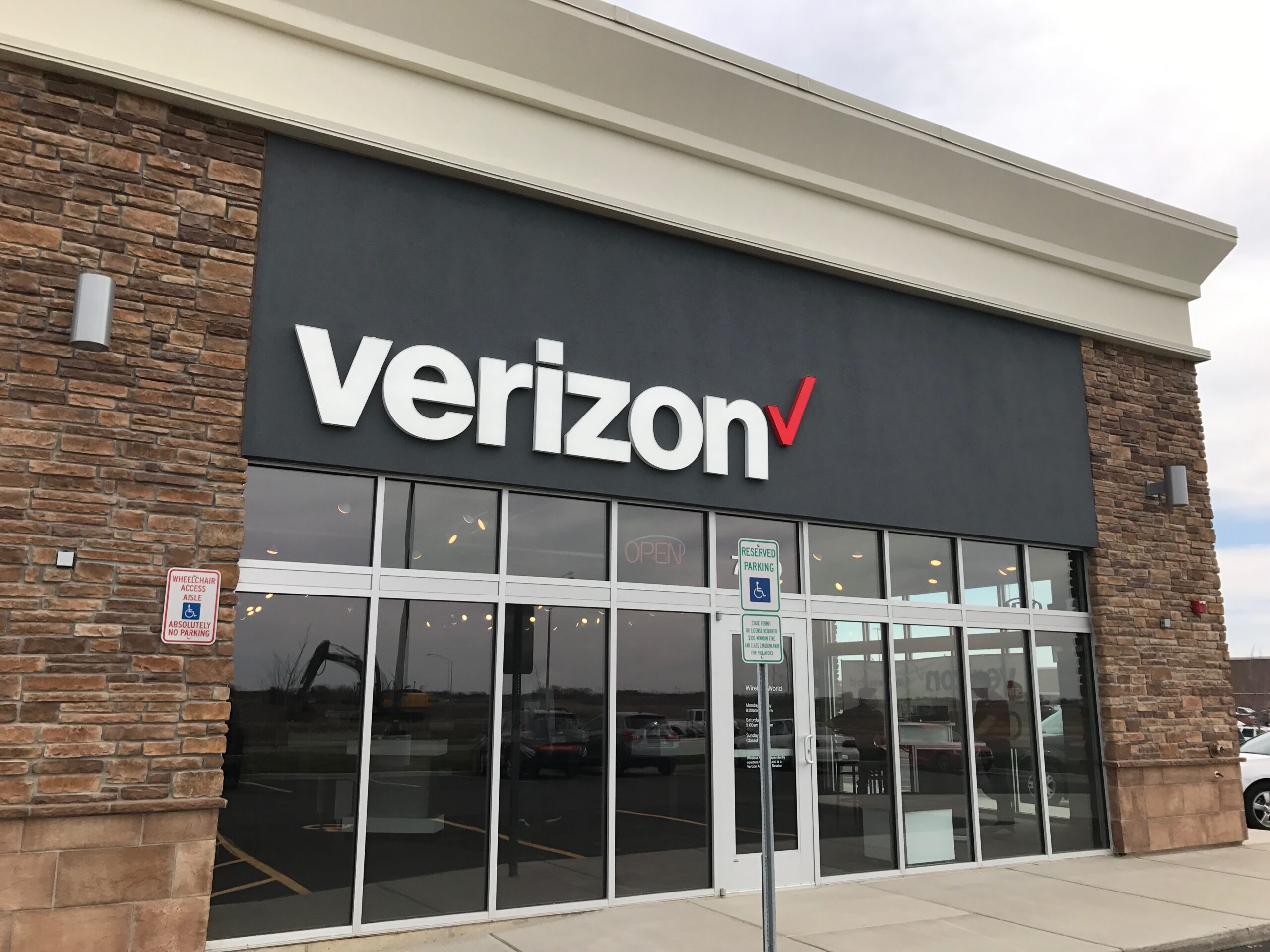 TEAM Wireless Sioux Falls SD South Exterior