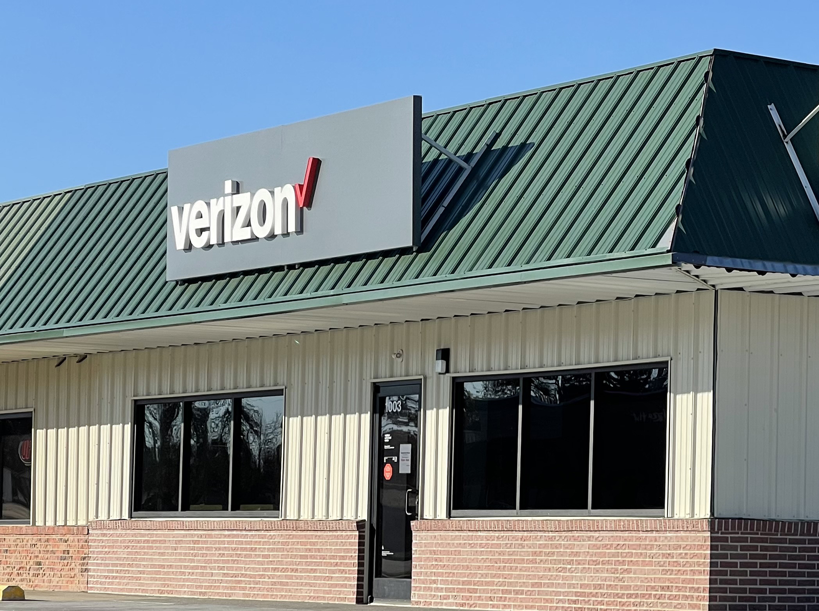 TEAM Wireless Aurora NE Exterior