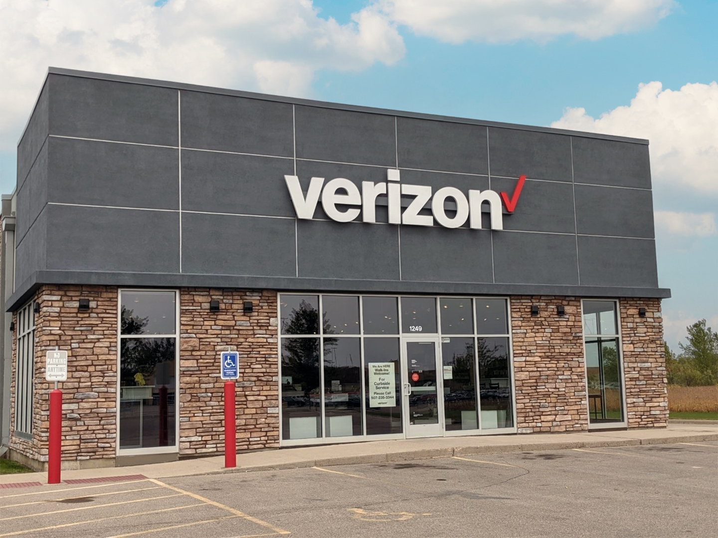 TEAM Wireless Fairmont MN Exterior