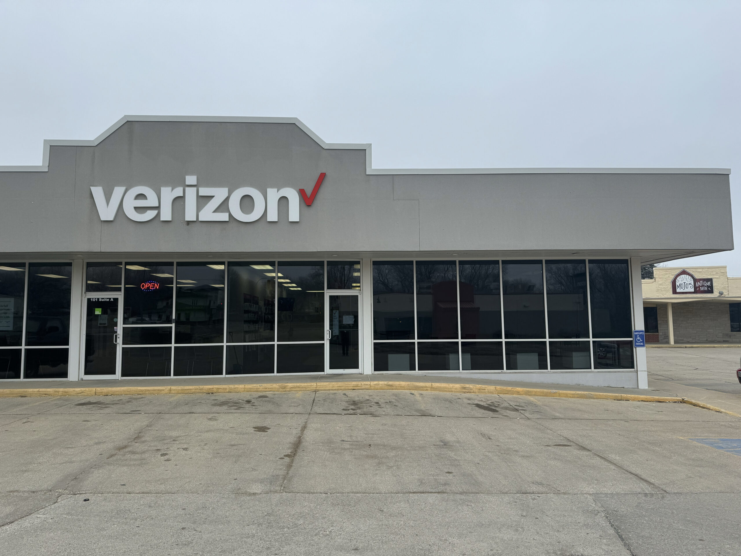 TEAM Wireless Cherokee IA Exterior