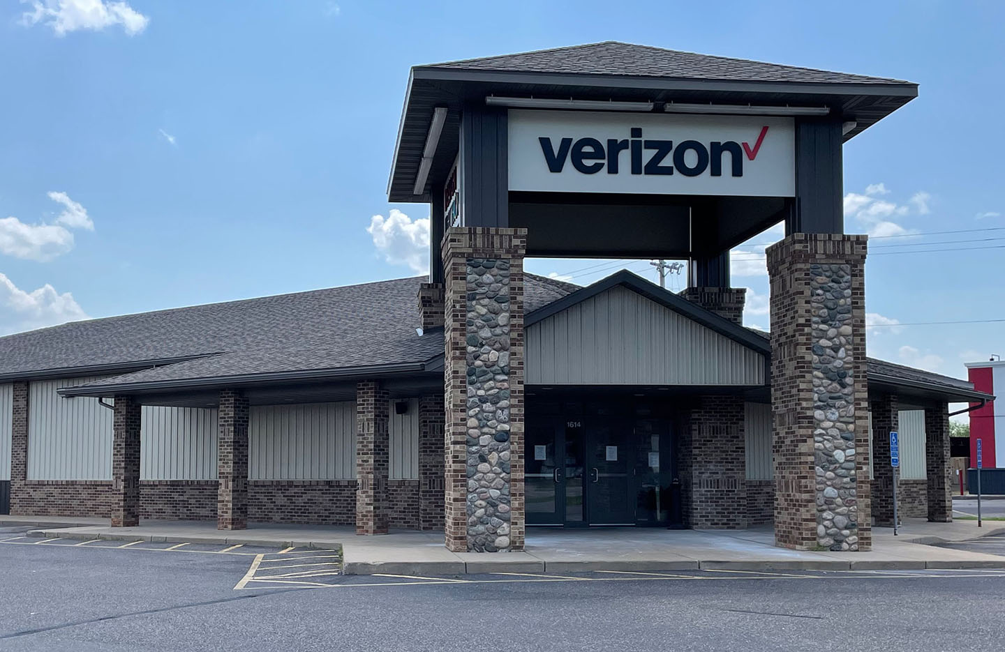 TEAM Wireless Little Falls MN Exterior