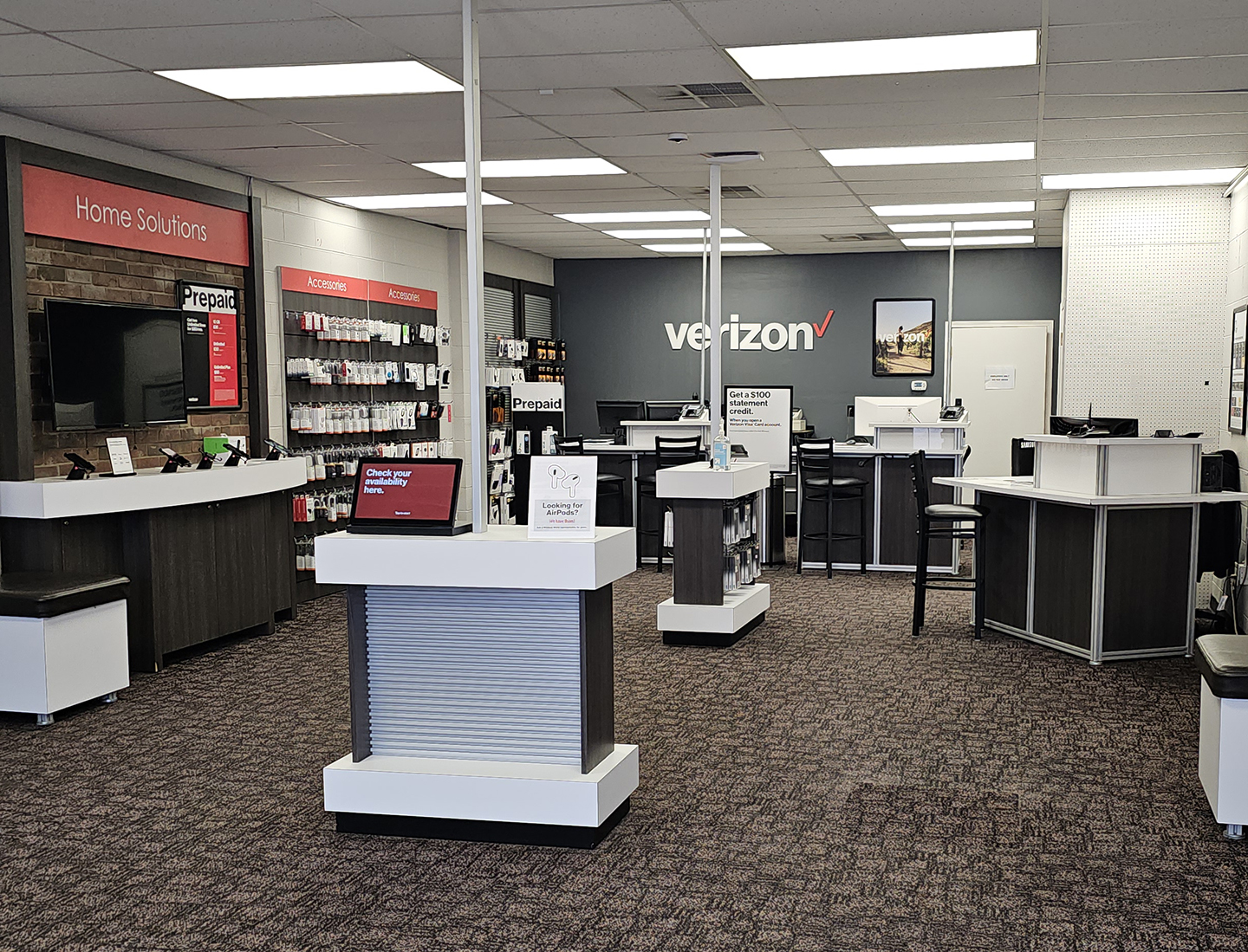 TEAM Wireless Onawa IA Interior