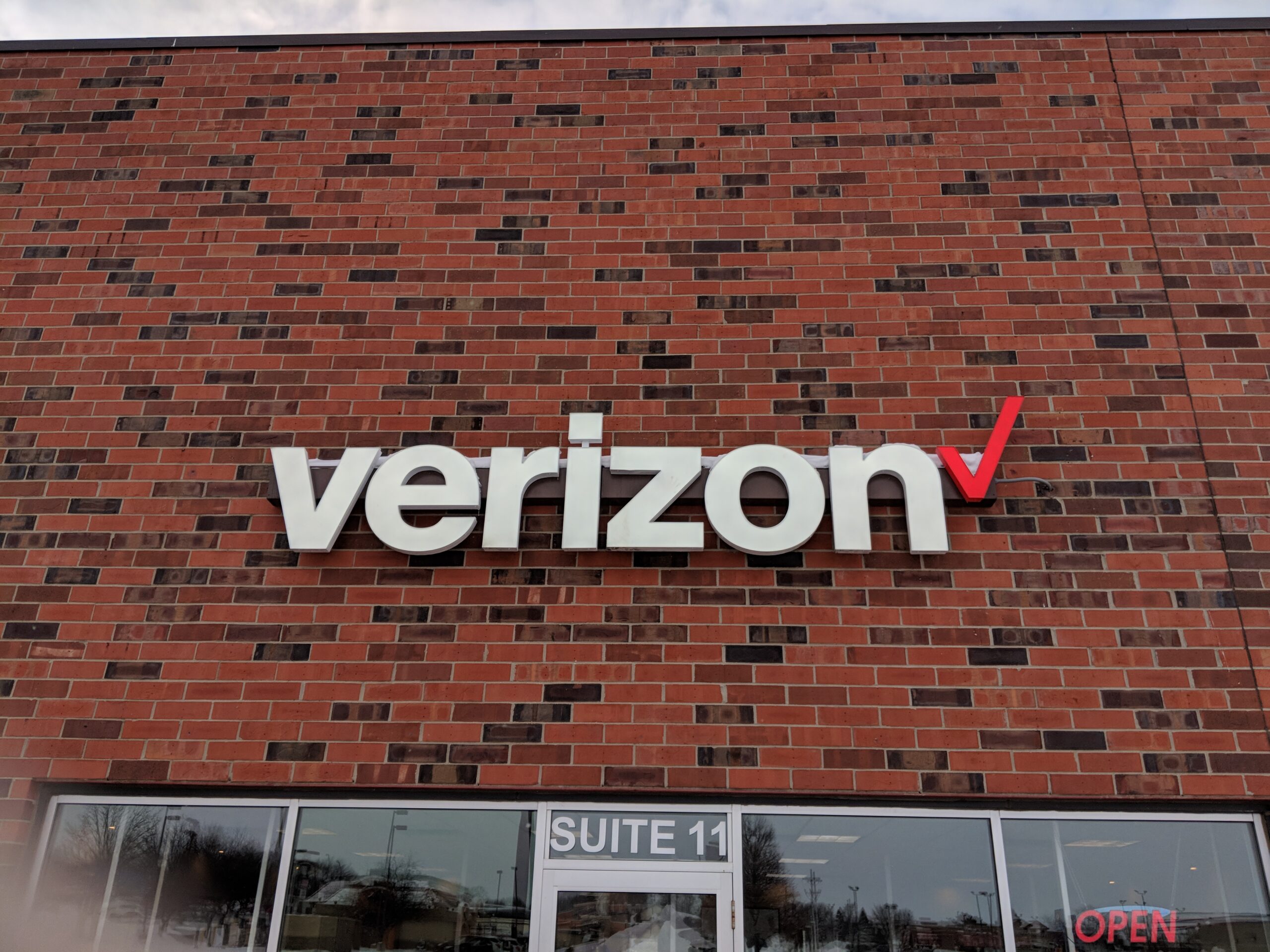 TEAM Wireless Owatonna MN South Exterior
