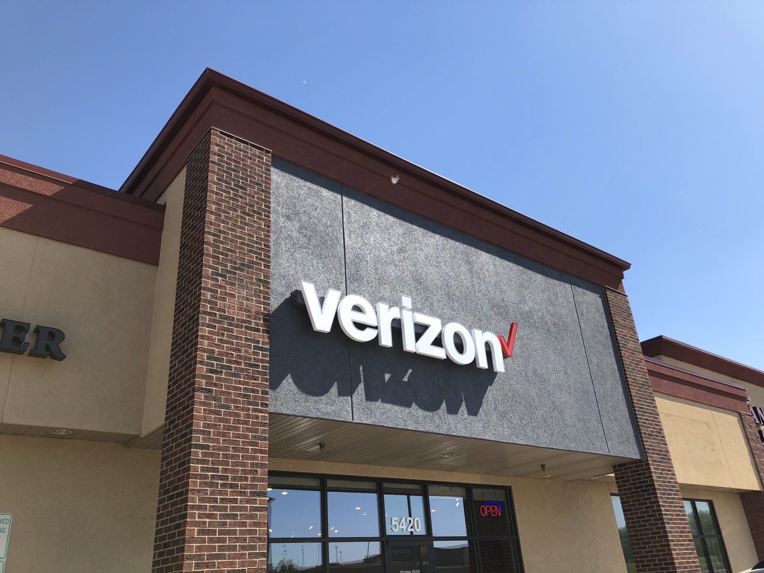 TEAM Wireless Sioux Falls SD East Exterior