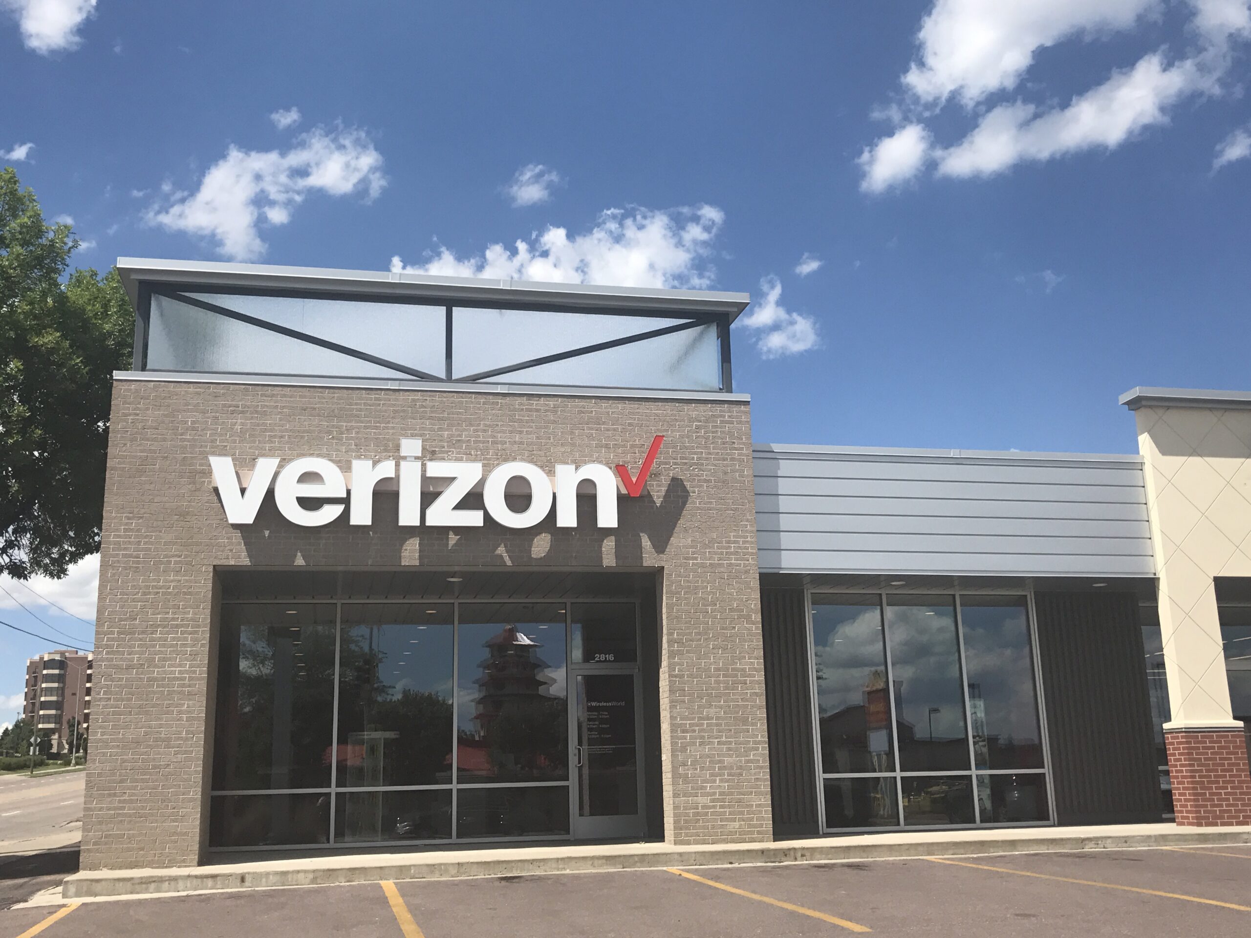 TEAM Wireless Sioux Falls SD West Exterior