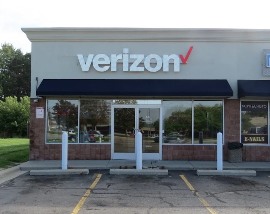 TEAM Wireless Burton MI Exterior