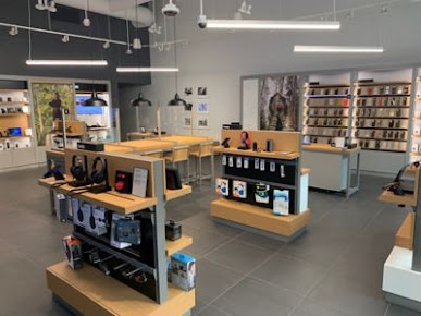 Verizon - Albany NY (Crossgates Mall) interior